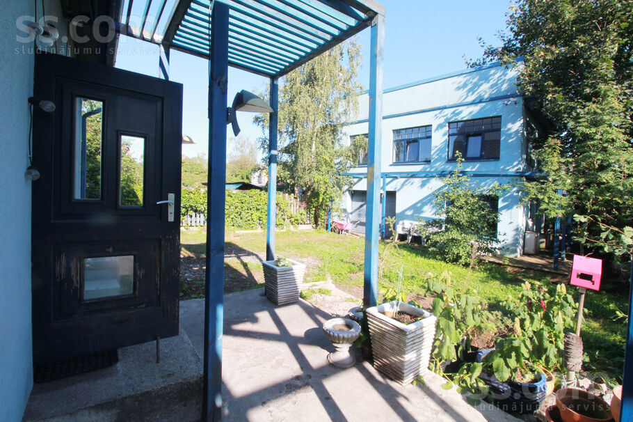 Dārzciema 17, Rīga — maja