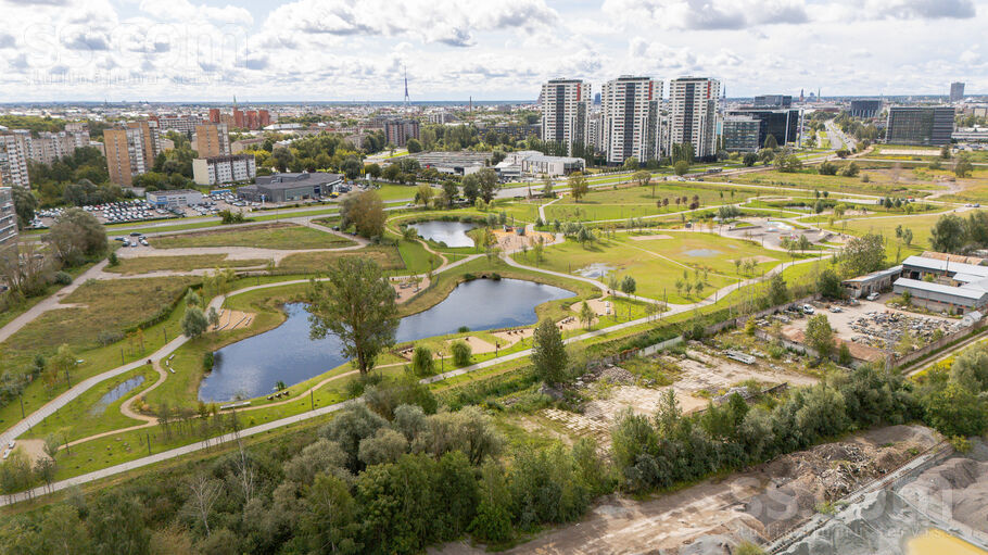 Laktas 40, Rīga — zeme