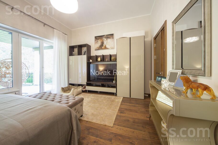 Ezeru iela 17, Jūrmala — maja