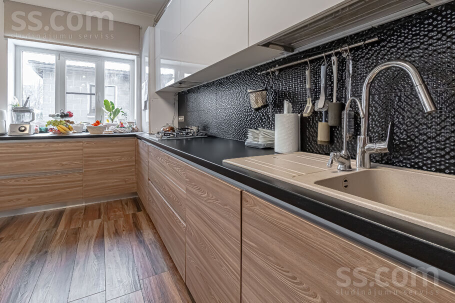 Zileņu 8, Rīga — maja