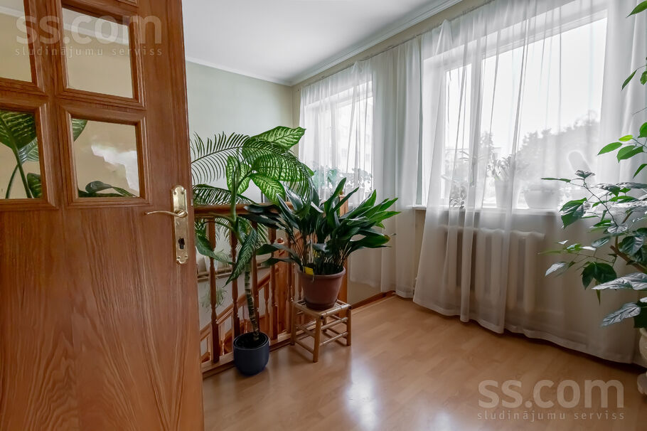 Zileņu 8, Rīga — maja