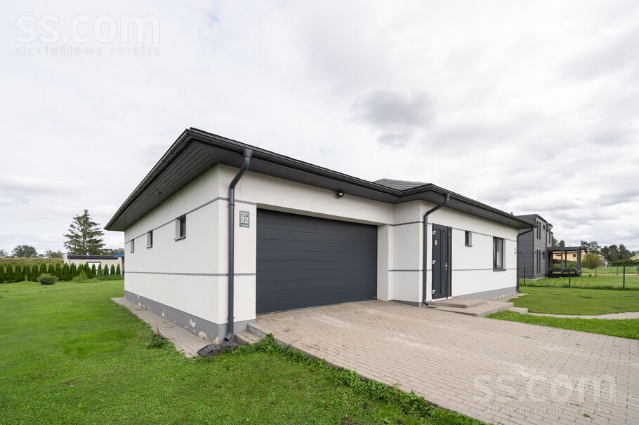 Silaputniņu iela, Mārupe, Rīgas rajons, Mārupes pag. — maja