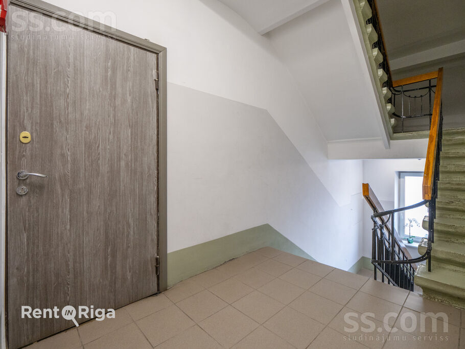 Lastādijas 42, Rīga — maja