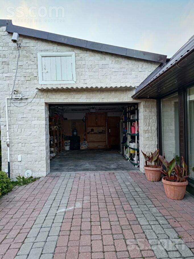 Ābeļu 3, Liepāja un raj., Liepāja — maja