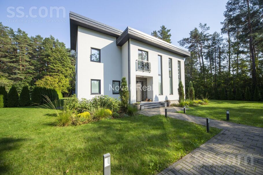 Ezeru iela 17, Jūrmala — maja