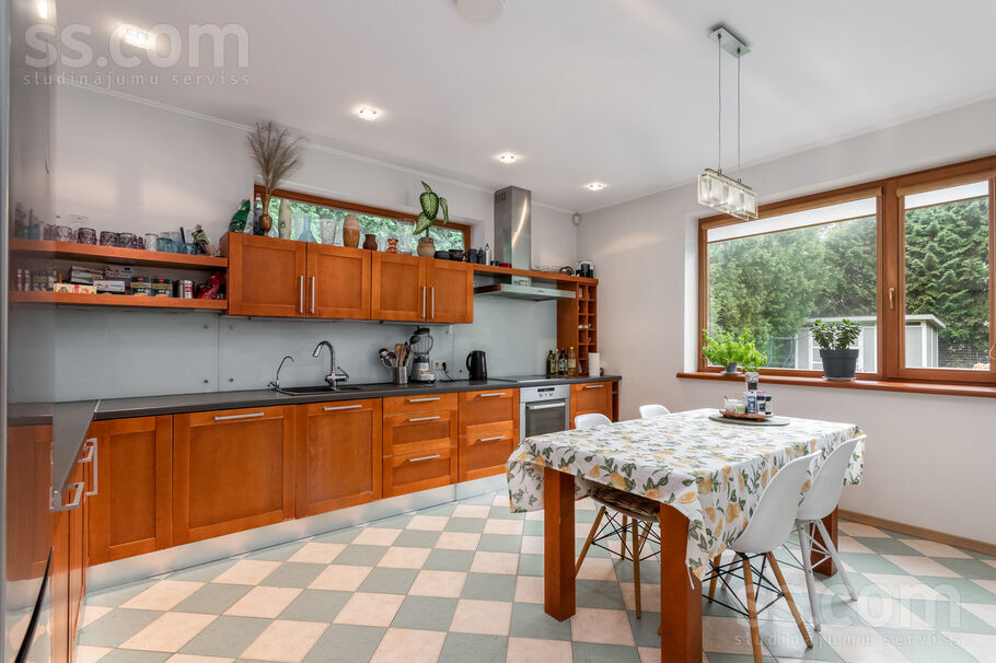 Zolitūdes 54, Rīga — maja