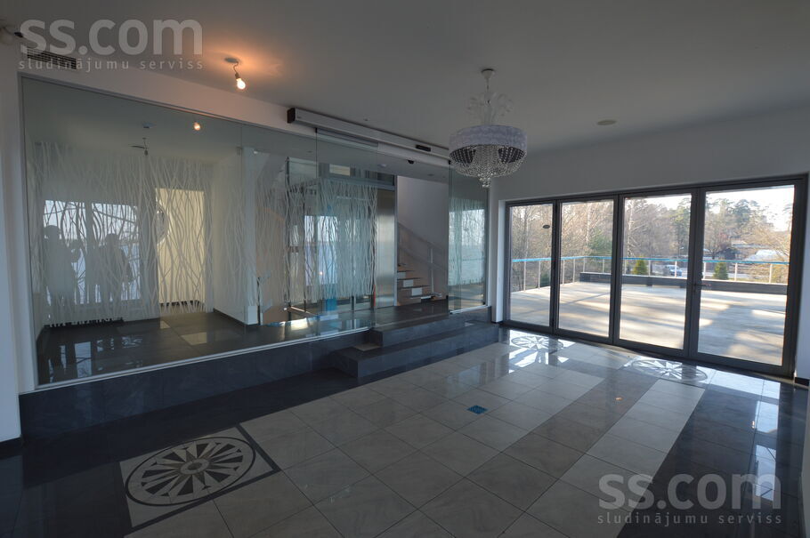 Ezermalas 44, Rīga — maja