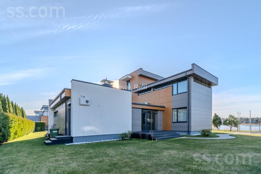 Laipu iela 2, Jūrmala — maja