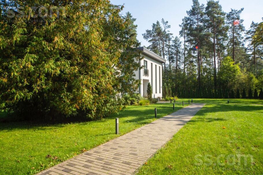 Ezeru iela 17, Jūrmala — maja