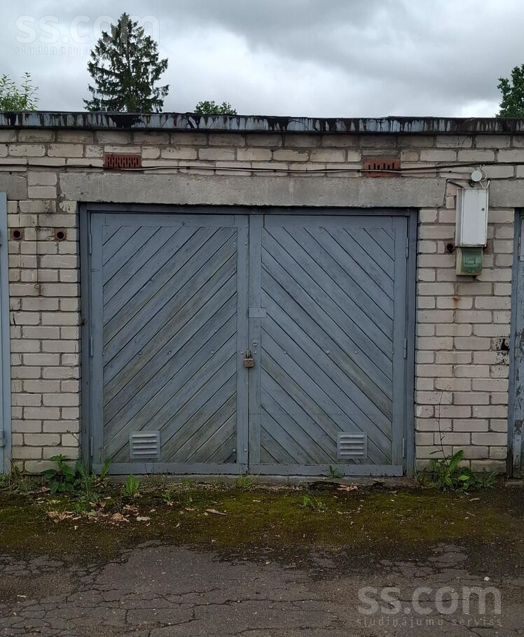 Spāres 12, Rīga, Šampēteris-Pleskodāle — telpa