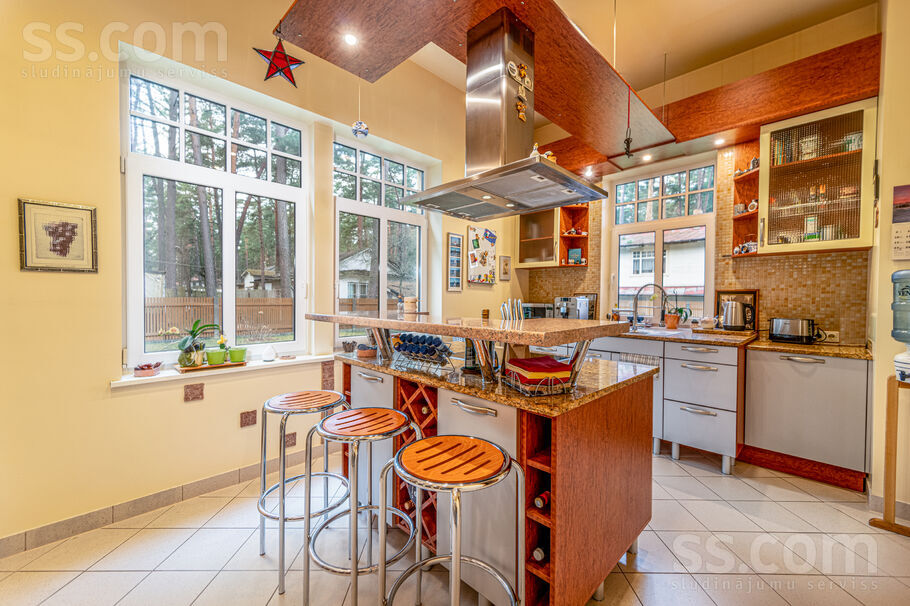 Edinburgas, Jūrmala — maja