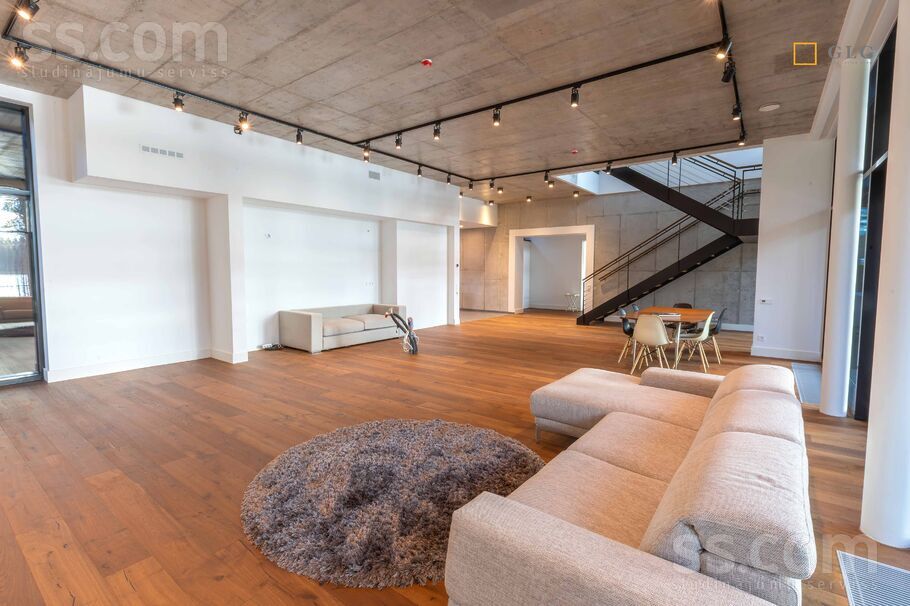 Parka Aleja, Dzilnuciems, Rīgas rajons, Babītes pag. — maja