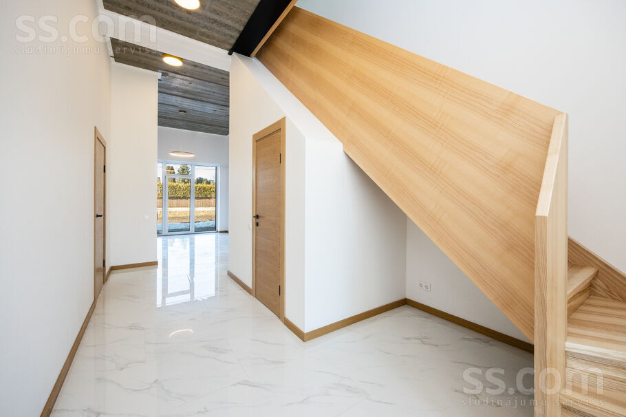 Rītausmas iela 1, Mārupe, Rīgas rajons, Mārupes pag. — maja