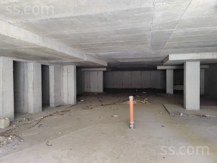 Dainas 8, Rīga — zeme