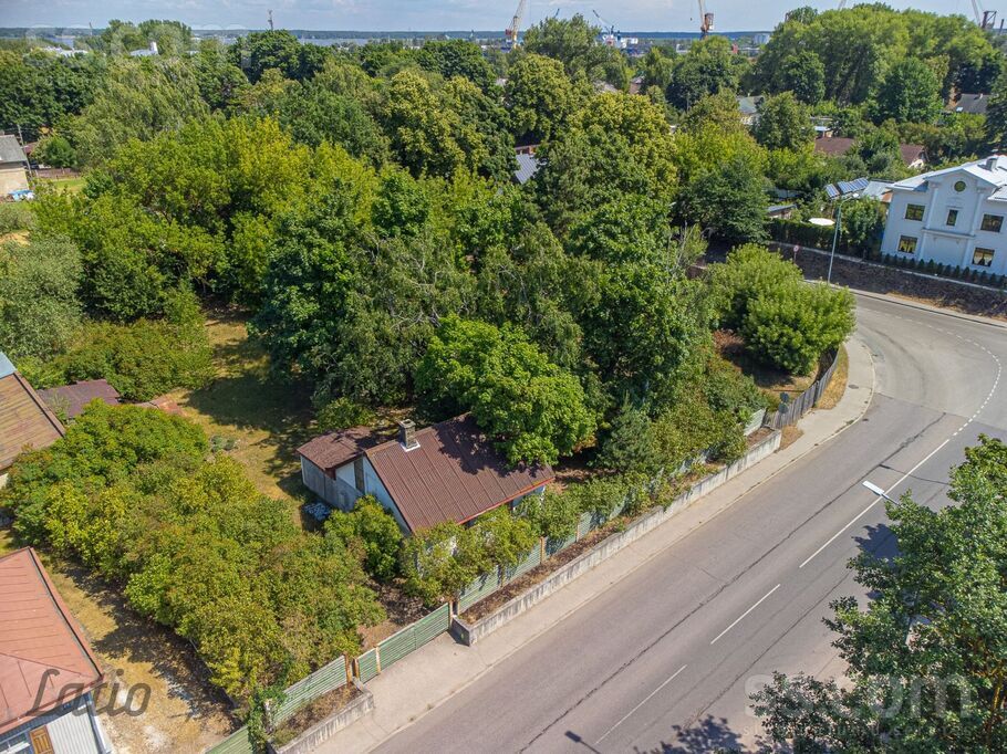 Dombrovska 18, Rīga — maja