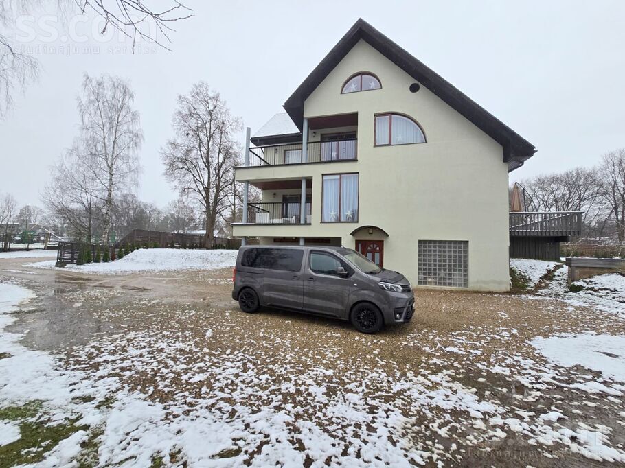 Mākslinieku 9, Valmiera un raj., Valmiera — maja
