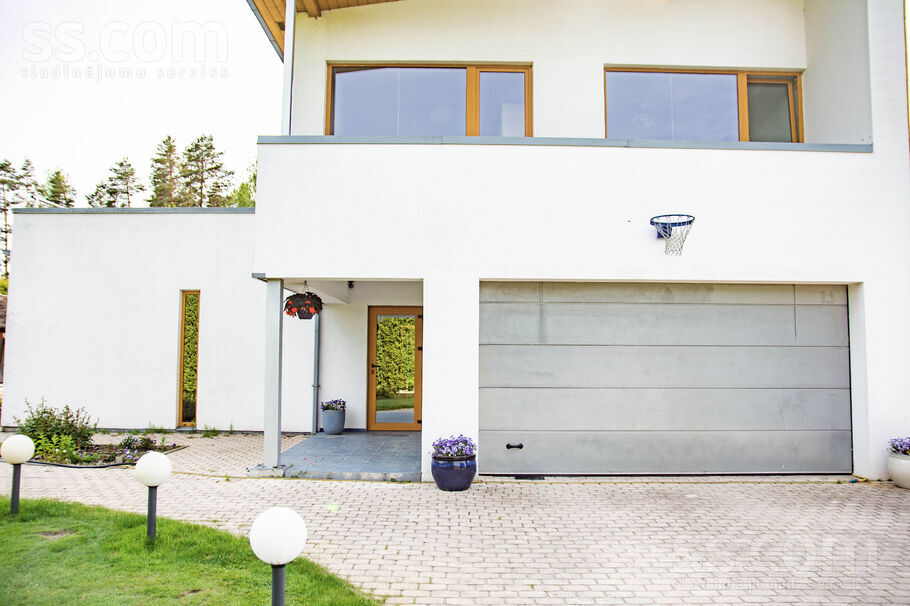 Amoliņu iela, Iecēni, Jelgava un raj., Cenu pag. — maja