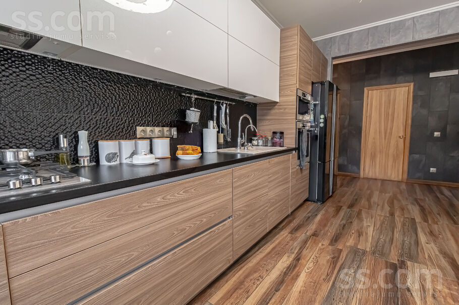 Zileņu 8, Rīga — maja