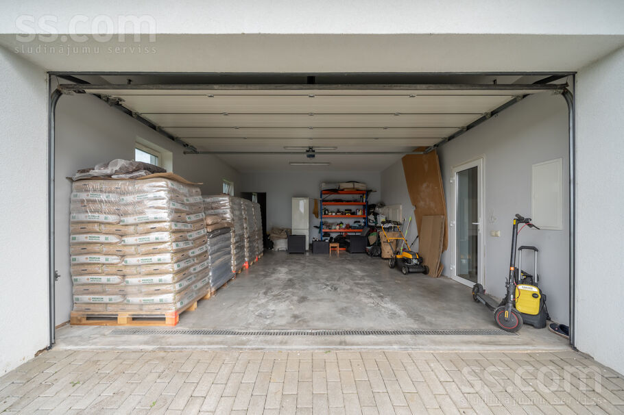 Silaputniņu iela, Mārupe, Rīgas rajons, Mārupes pag. — maja