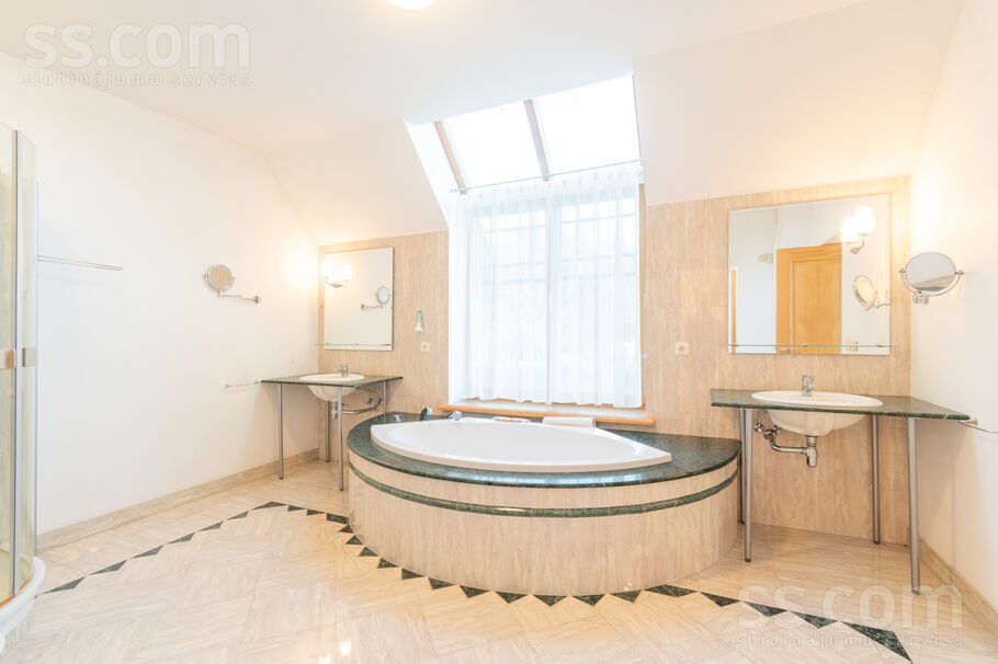 Parka iela 2, Jūrmala — maja