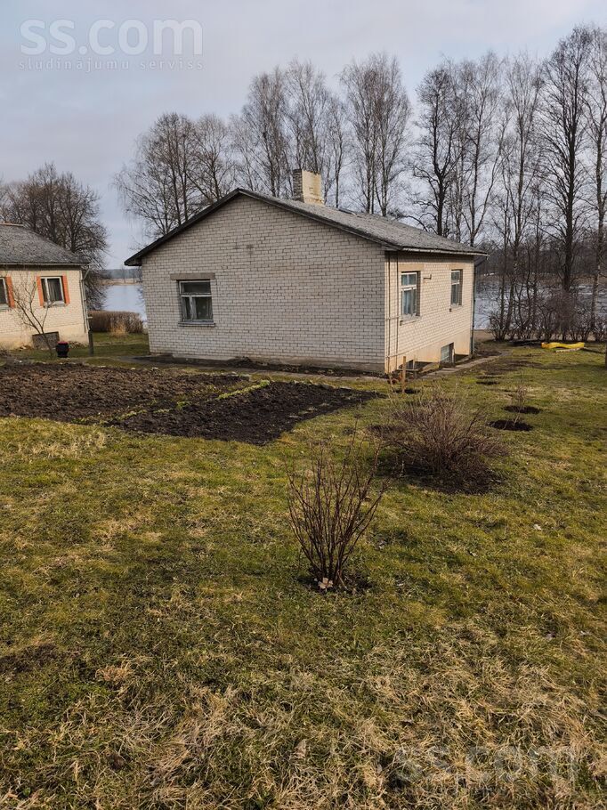 Straumes iela 5, Talsi un raj., Valdemārpils — maja