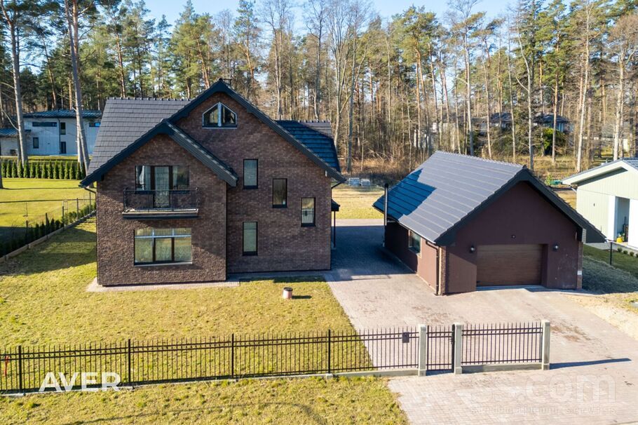 Mencu iela 17, Garupe, Carnikavas nov. — maja