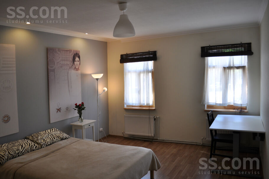 Bruņinieku 79, Rīga — maja