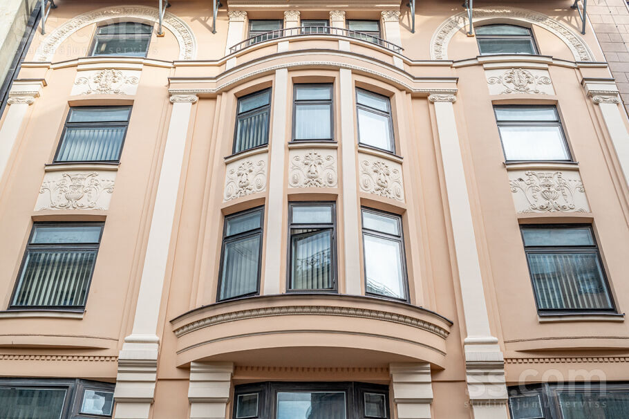 Aspazijas bulv. 20, Rīga — maja