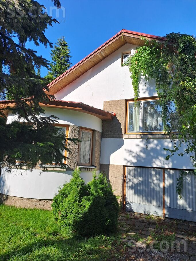 Kalnu iela 19, Jūrmala — maja