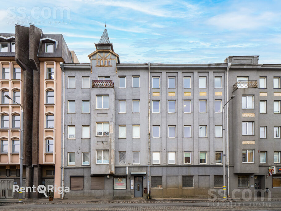 Lastādijas 42, Rīga — maja