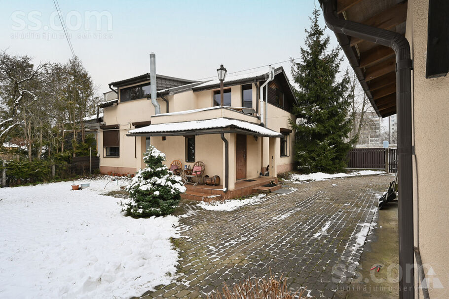 Rītupes 27, Rīga — maja