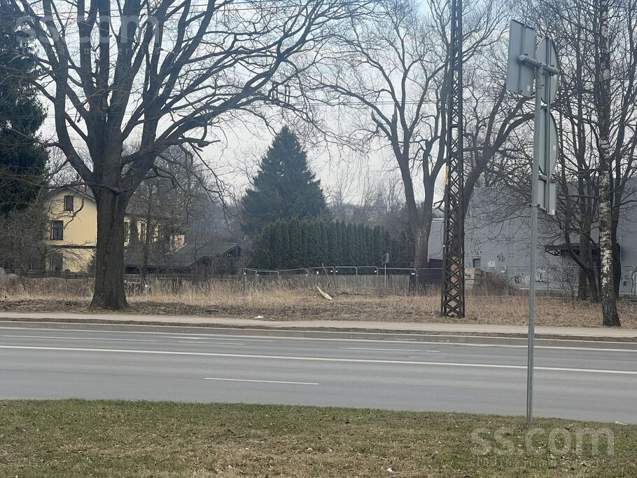 Dzirciema 44, Rīga — zeme