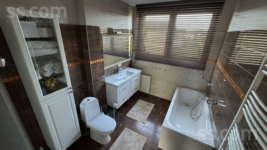 Vīnkalnu iela 37, Mārupe, Rīgas rajons, Mārupes pag. — maja