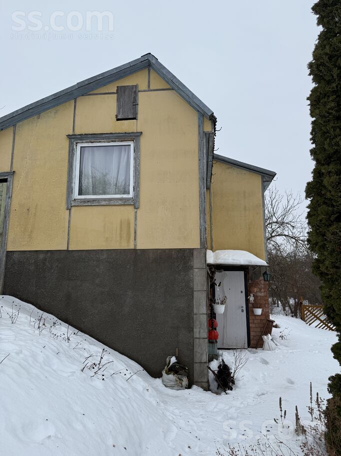 Bērzu 4, Ludza un raj., Ludza — maja