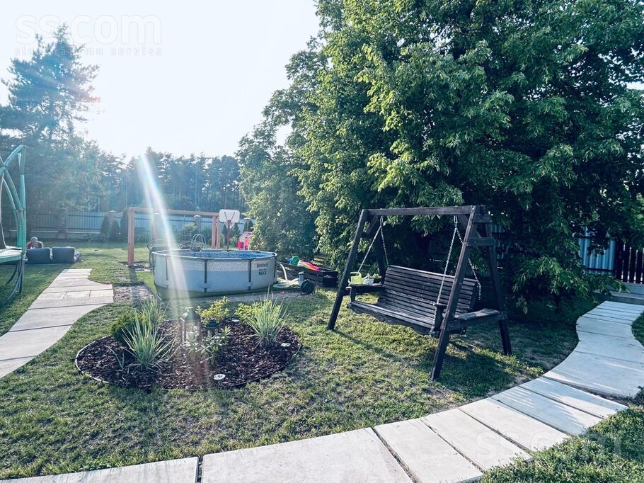 Pirmā iela 1a/2a, Šķēde, Liepāja un raj., Medzes pag. — maja