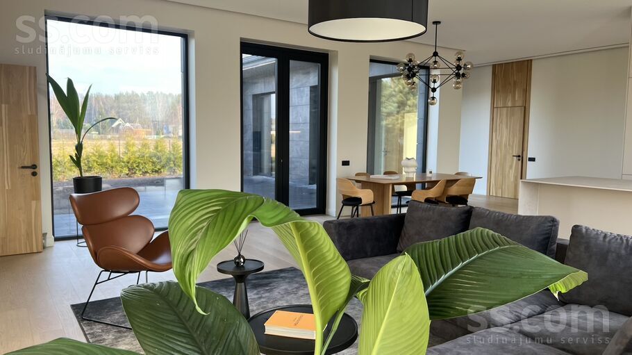 Viktorijas, Dzilnuciems, Rīgas rajons, Babītes pag. — maja