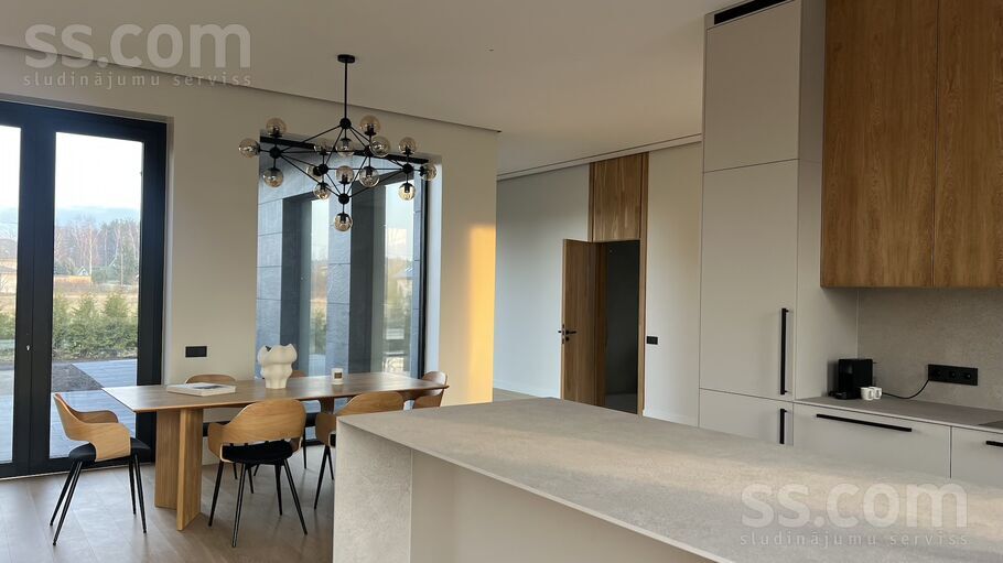 Viktorijas, Dzilnuciems, Rīgas rajons, Babītes pag. — maja