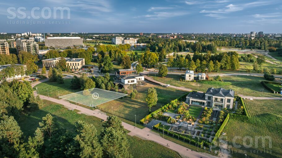 Jaunā Mežaparka 5, Rīga — zeme