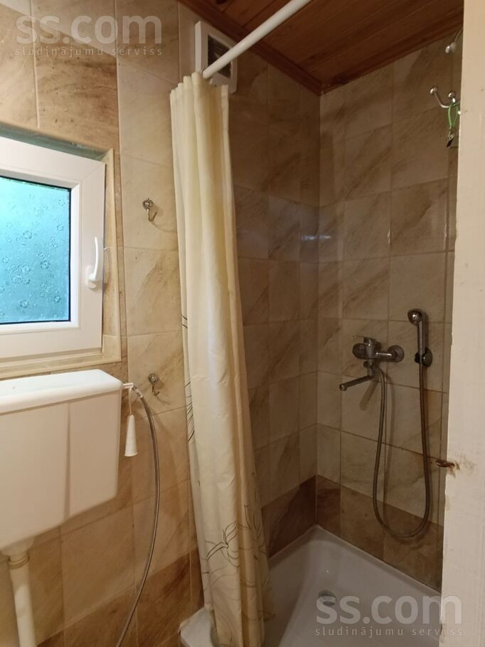 Dārziņu Krasta iela 18, Ogre un raj., Ogre — maja