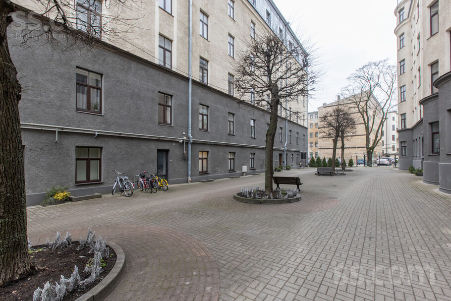 Pulkv. Brieža 7, Rīga — dzivoklis