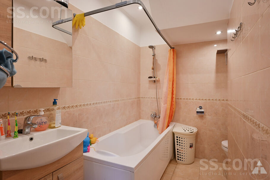 Riekstu iela, Rīgas rajons, Baloži — maja