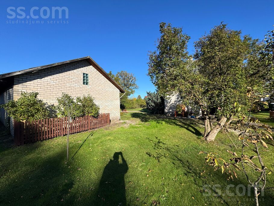 Zaļenieku 11, Rīga — maja