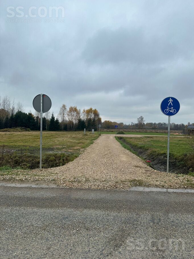 Ziedlejas 12, Ogre un raj., Ogre — zeme