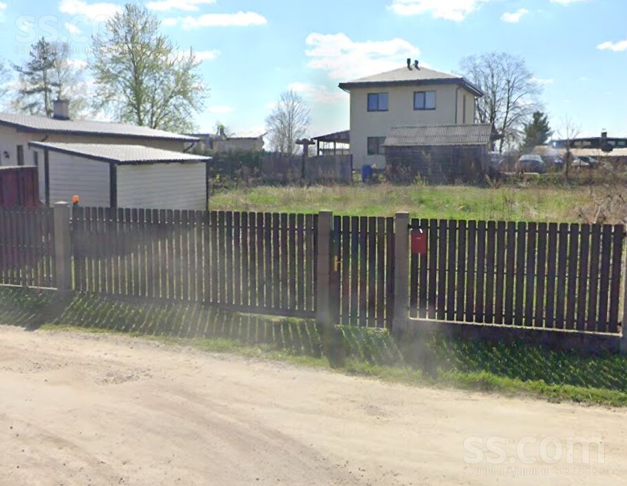 Krāču 10, Rīga — zeme