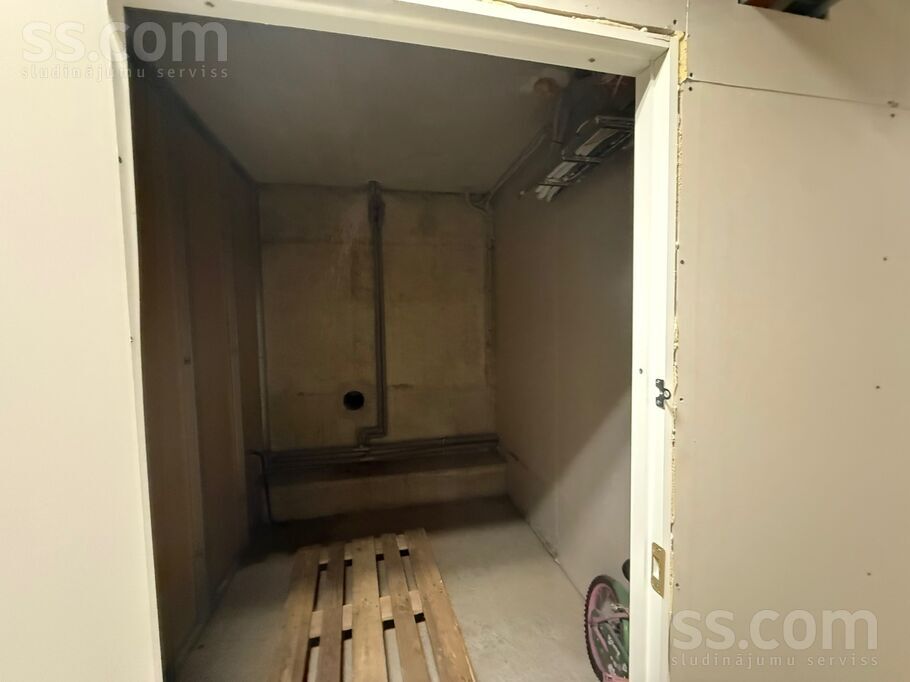 Anniņmuižas 7, Rīga, Zolitūde — telpa