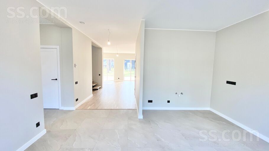 Dzintaru iela 4, Berģi, Rīgas rajons, Garkalnes nov. — maja