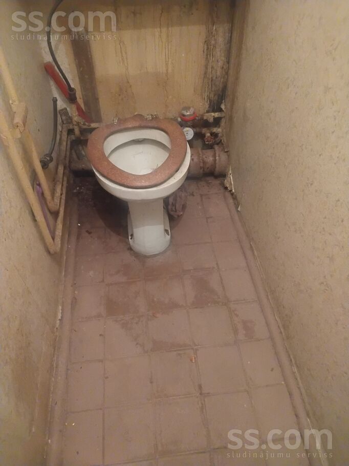 Zemes 3, Rīga — dzivoklis