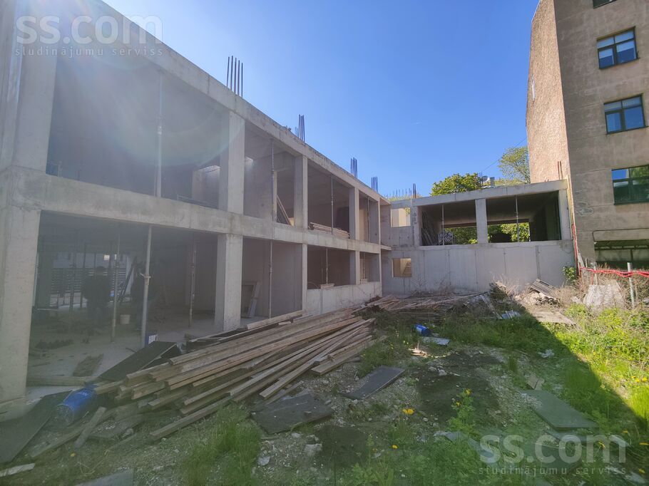 Dainas 8, Rīga — zeme