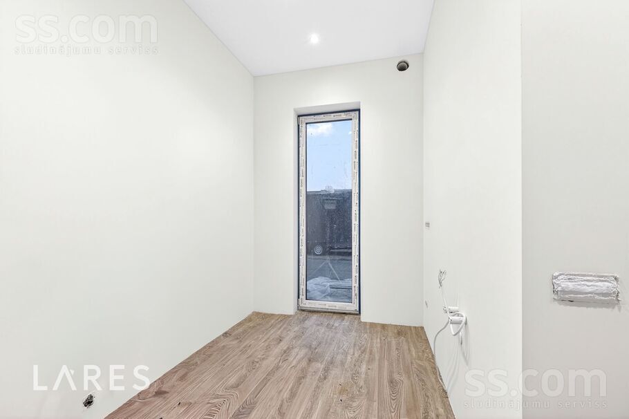 Juglas 1, Rīga — maja