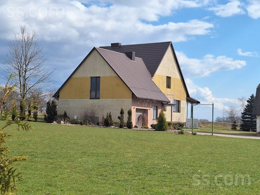 Pakalniņi, Saldus un raj., Saldus — maja